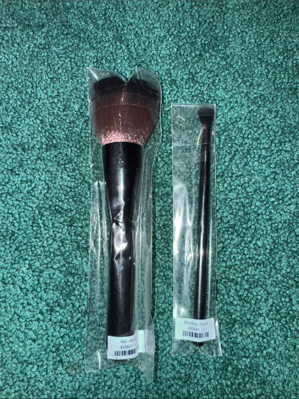 Lot of 2 Young Living Savvy Minerals Brushes  !!NEW!! Veil and blending brushes
